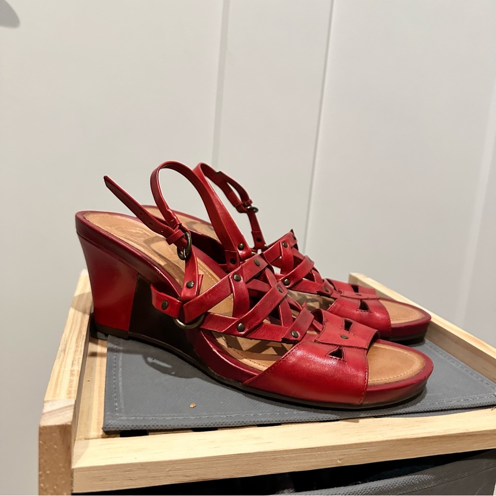 Nurture red wedges size 7.5